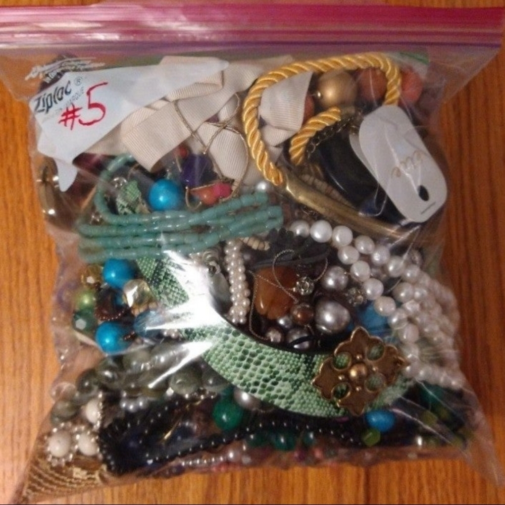 6+ lb Unsorted Goodwill Grab Bag Jewelry with 46 Pairs (1/2 lb) of Earrings!